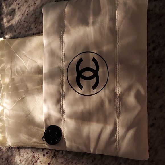 Chanel Beauty White Makeup Bag Pouch Clutch Cosmetic Case - Picture 4 of 8